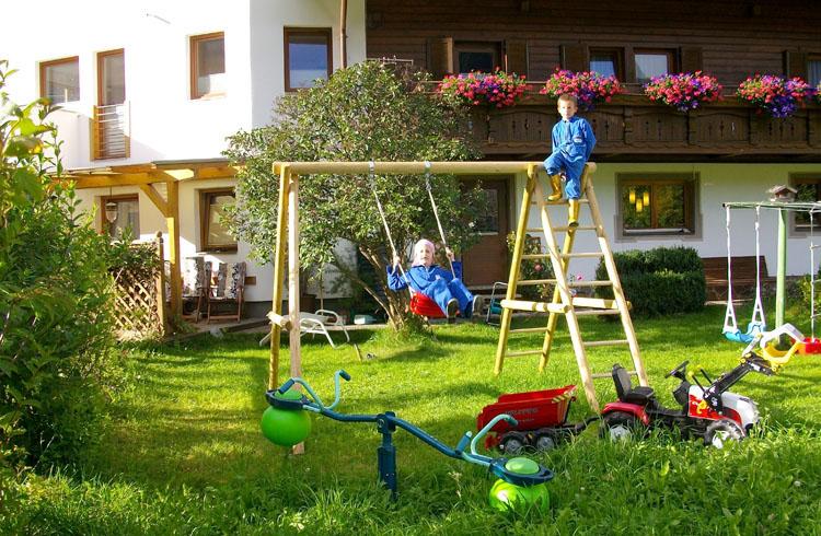 kinder-spielen-haus-stefan